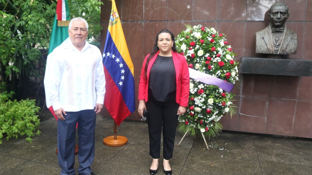Conmemoran con ofrenda floral 44 aniversario del triunfo de la Revolución Sandinista de Nicaragua